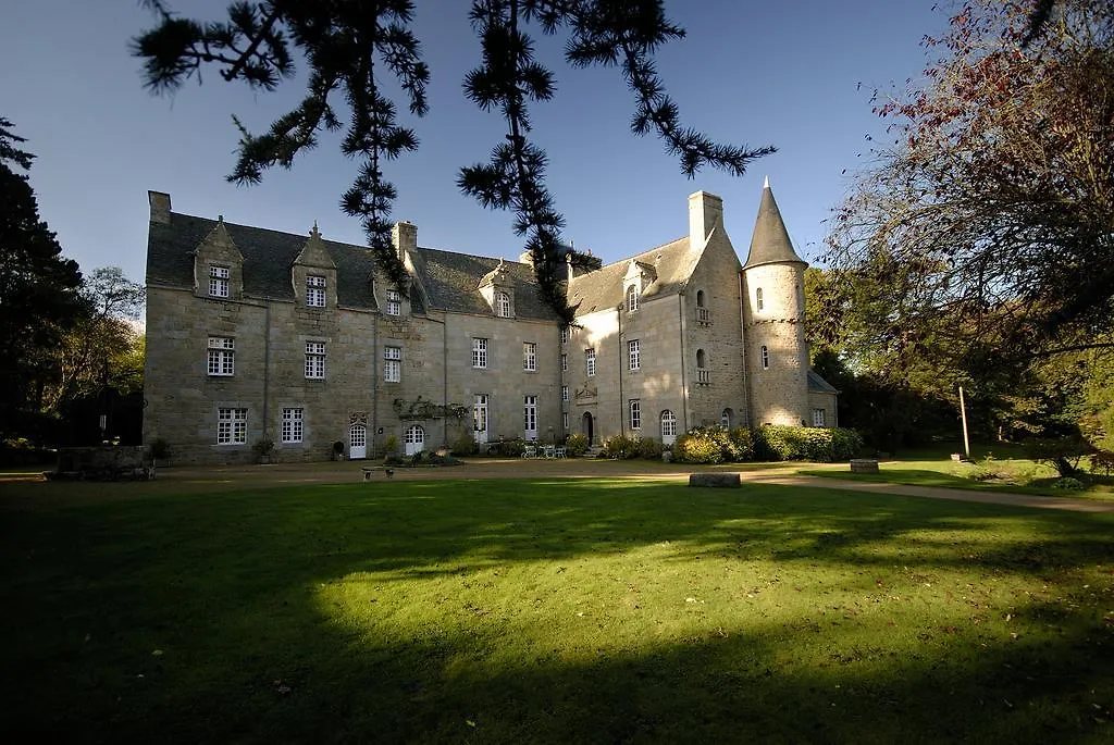 Chateau De Kergouanton Bed and Breakfast Trélévern 0*,