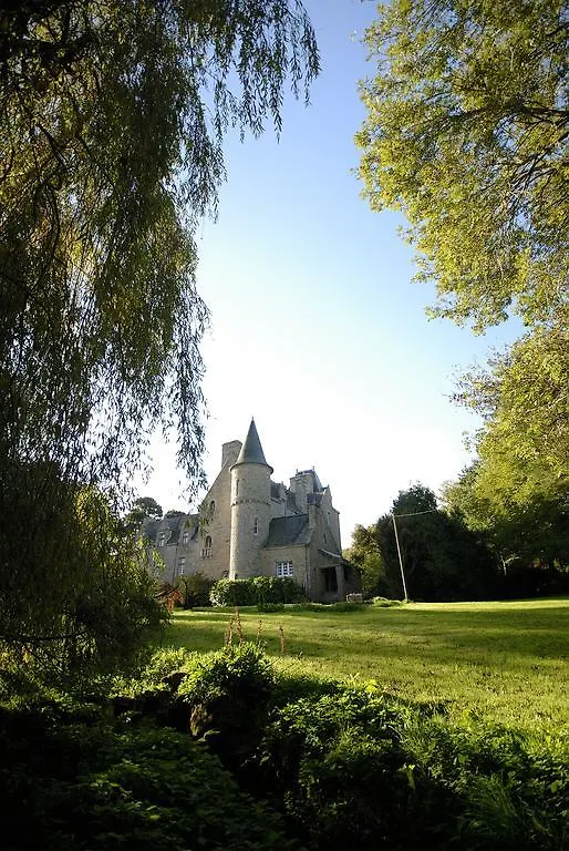 Chateau De Kergouanton Bed and Breakfast Trélévern Bed & Breakfast