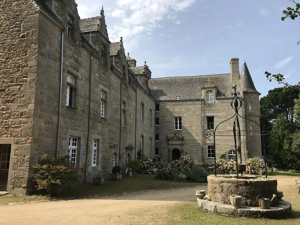 Chateau De Kergouanton Bed and Breakfast Trélévern